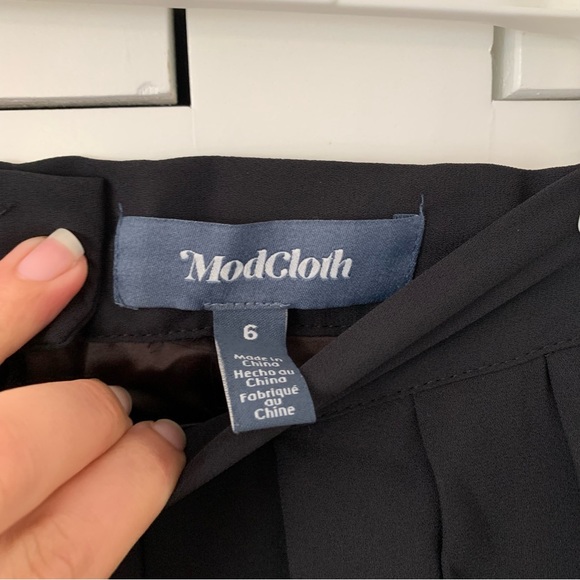 ModCloth Black Pleated Midi Skirt Size 6 - Picture 4 of 9